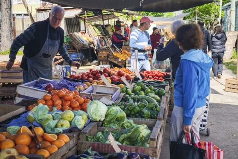 Seis de cada diez argentinos se endeudaron en los últimos seis meses y el 65% agota sus ingresos antes del día 20