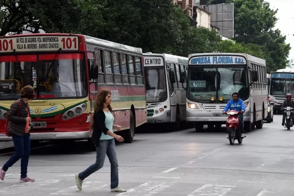 UTA Tucumán y Aetat evitaron un paro de colectivos con un acuerdo salarial del 10,50%