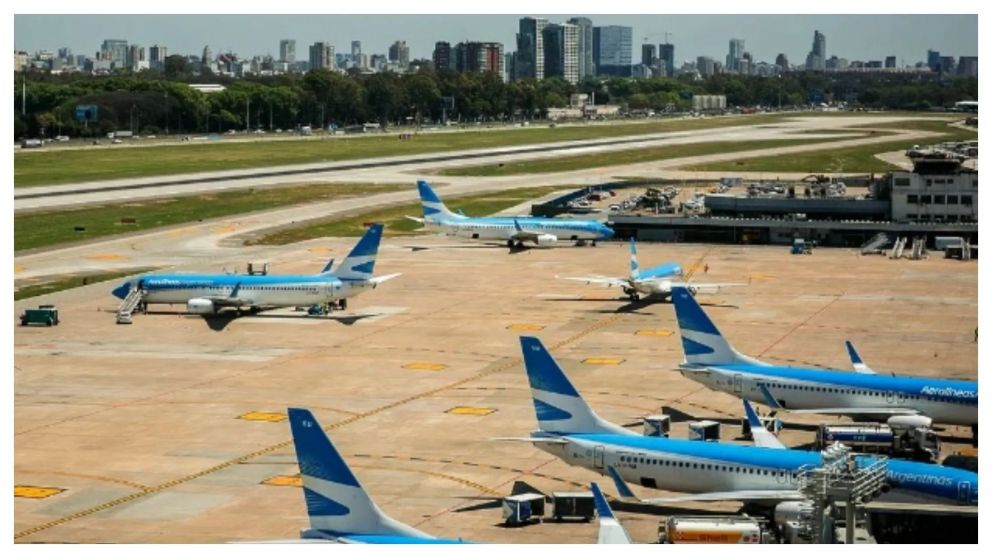 El Gobierno creó una mesa de trabajo para revisar las tasas y cargos de la aviación comercial