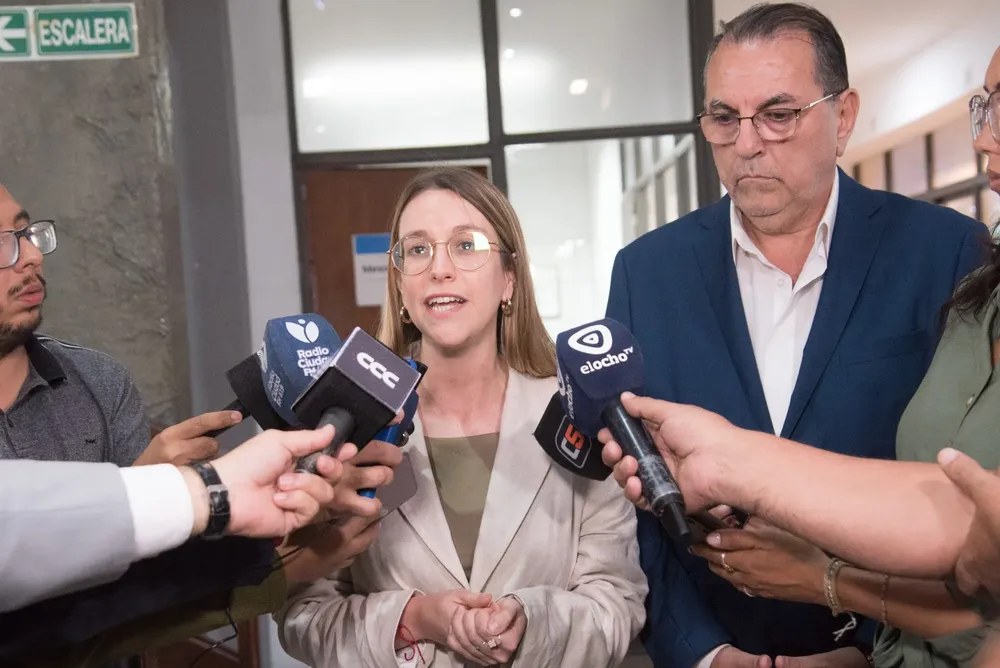Tras la protesta de los taxistas, el Municipio anticipó multas y sanciones contra las plataformas