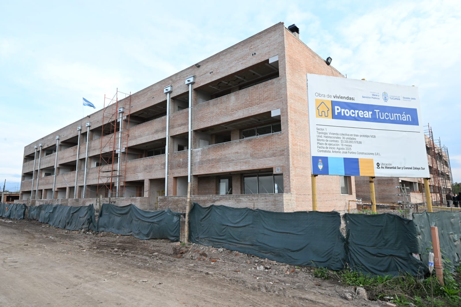 Con el 35% de obra ejecutada, Milei traspasó formalmente el PROCREAR a la Provincia