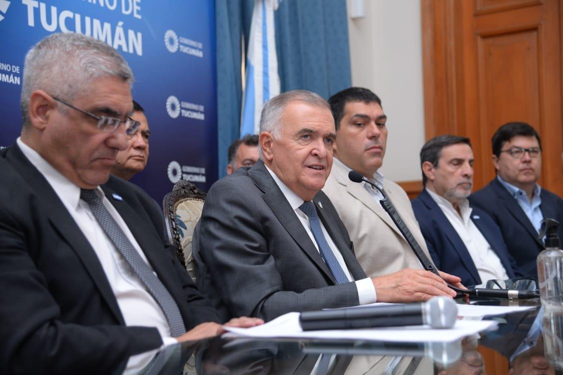 en-casa-de-gobierno-gobernador-jaldo-junto-abad-economia-nazur-obras-publicas-foto-archivo-comunicacin-pblica-1057003-144352.jpg