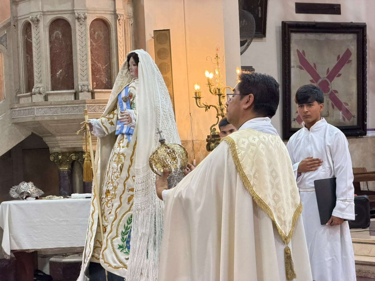 La Virgen de la Merced ya luce sus atributos históricos: la ceremonia que abrió la víspera de su día en Tucumán