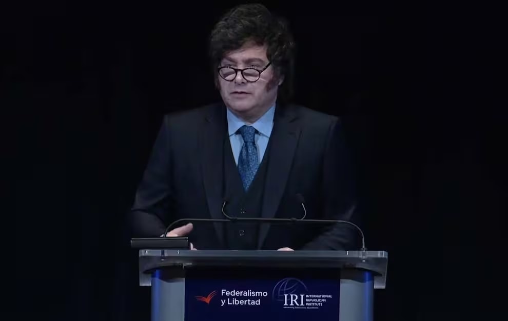 Milei cargó contra Kicillof: "Si hay pelotudos hablando por Nueva York, el riesgo país sube"