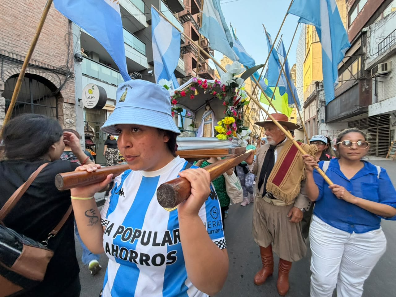 Misachicos en La Merced: caminaron durante horas con sus vírgenes a cuestas para cumplir promesas y agradecer