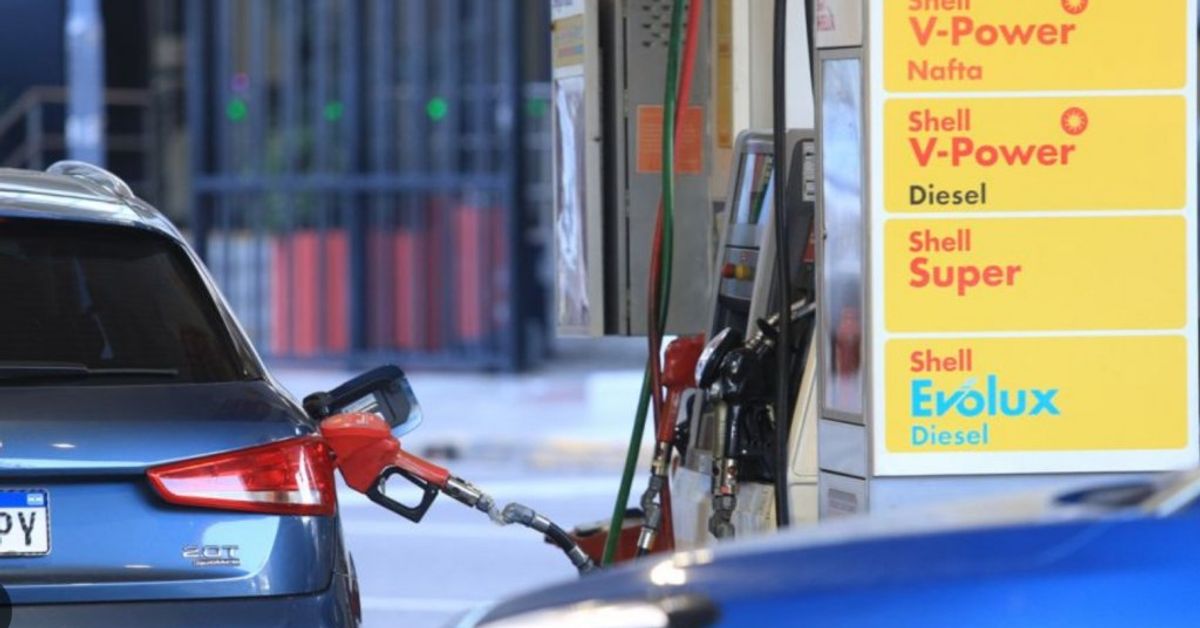 Las petroleras aumentaron entre 2% y 5% los combustibles, mientras YPF mantiene sus precios