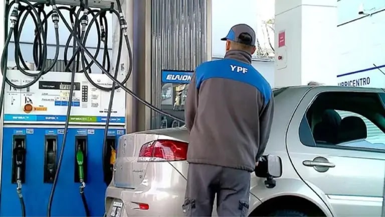 YPF confirmó un aumento de la nafta y el gasoil a partir de este sábado