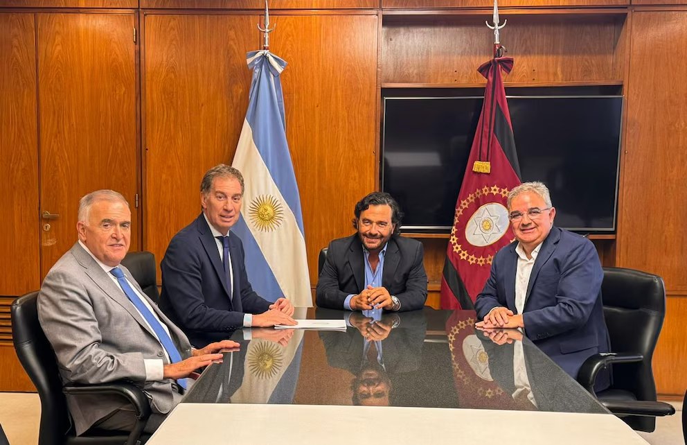 gobernadores santilli.avif
