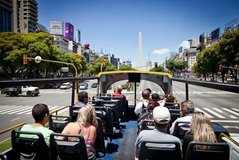 La llegada de turistas extranjeros sigue creciendo: ¿De dónde vienen, cuánto tiempo se quedan?
