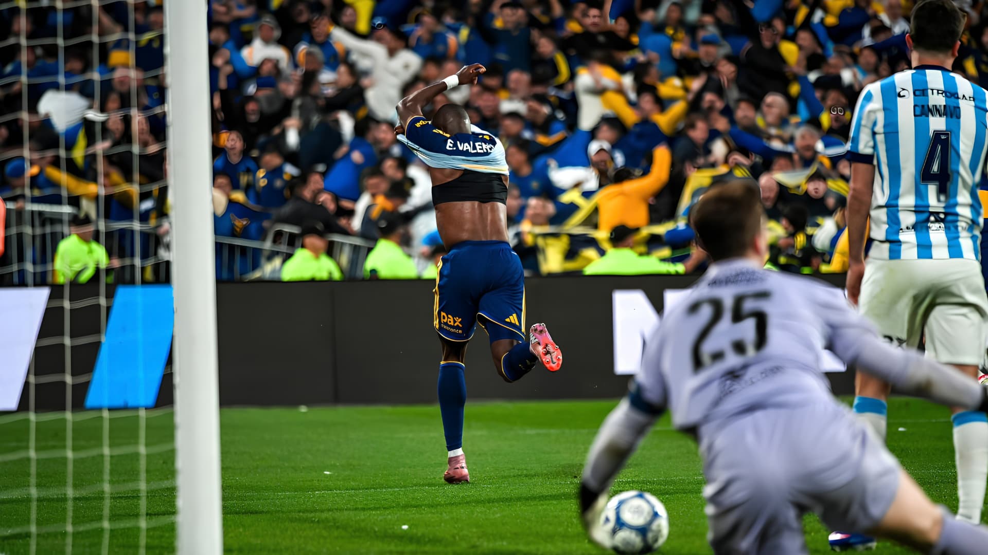 Enner Valencia salió del banco y en 23 minutos le dio a Boca el boleto a semifinales