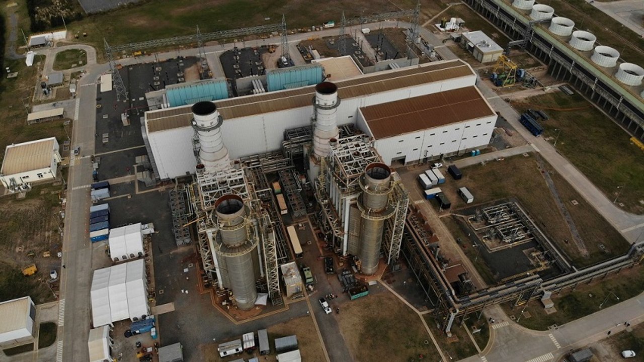 El Gobierno avanzó con la privatización de ENARSA y autorizó la venta de acciones en tres centrales termoeléctricas