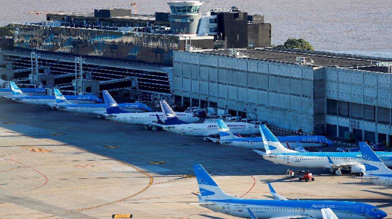 El Gobierno acordó extender hasta 2049 la concesión de 35 aeropuertos a cambio de una inversión de US$600 millones
