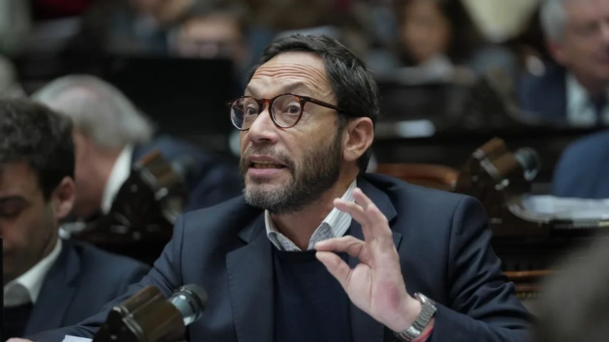 Ferraro pidió explicaciones por la afirmación de Milei sobre la deportación de 30.000 “terroristas”