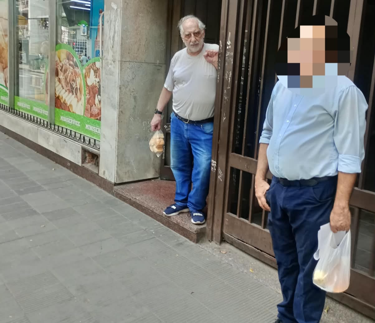 Escándalo en pleno centro: Alberto Lebbos descubrió al ex fiscal Albaca en la vereda y le reclamó que debía estar en prisión domiciliaria