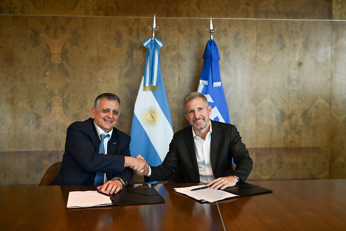 Frigerio firmó un convenio con YPF para incorporar a Entre Ríos a la cadena productiva de Vaca Muerta