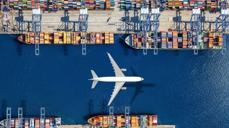 La demanda mundial de carga aérea creció 4,4% en agosto, pese a una leve caída de la capacidad