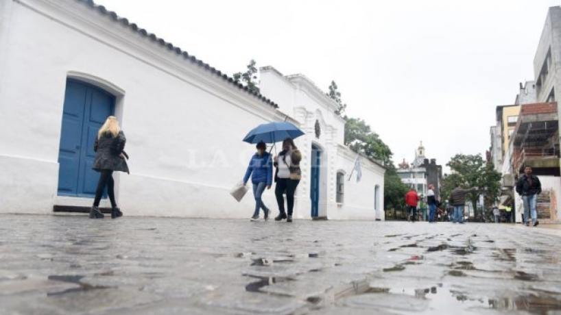 Anticipan un miércoles con lloviznas matutinas y cielo parcialmente nublado en la capital tucumana