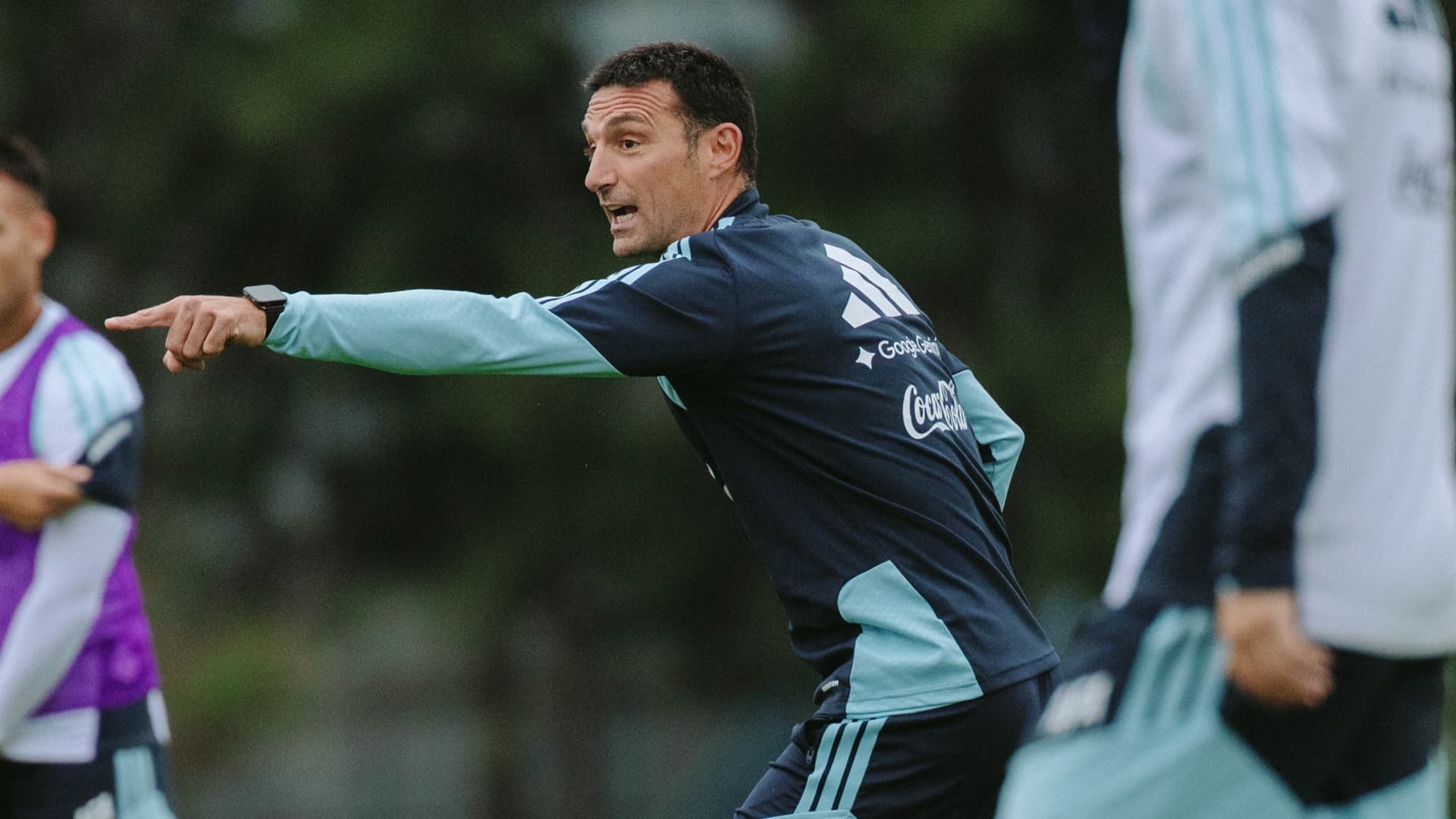 Scaloni prueba la dupla Lautaro-Julián en Córdoba, en una noche sin Messi y con estadio recortado