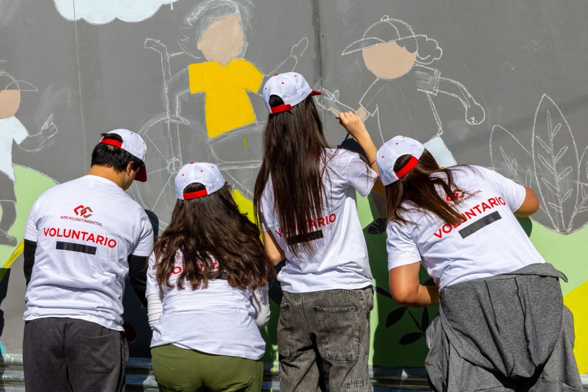 Rossana Chahla en el inicio de transformación junto a Coca Cola de un basural que será convertido en un espacio para los vecinos (2).jpeg