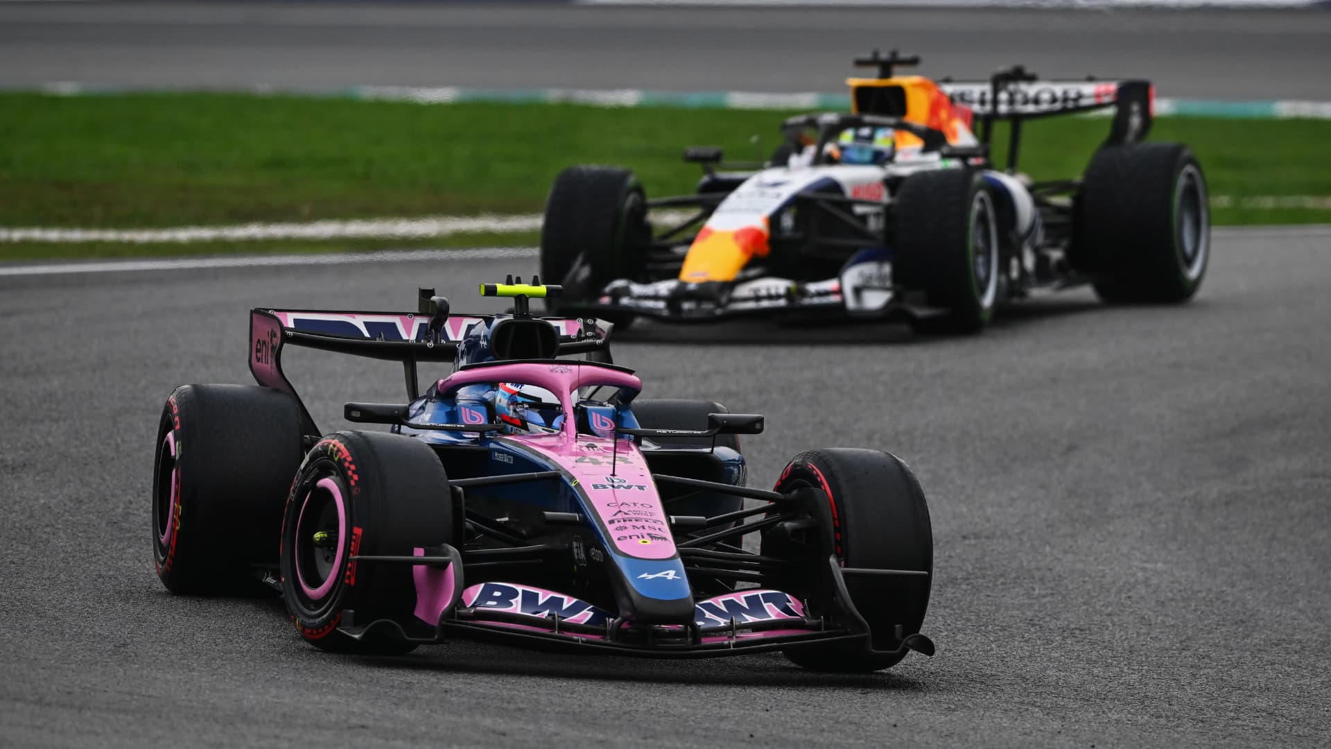 Colapinto escaló ocho posiciones en Sepang y dejó atrás a Gasly pese a largar desde el fondo
