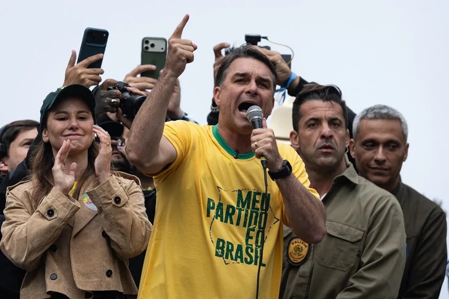 Flávio Bolsonaro se impuso a "Lula" da Silva: el 25 de octubre definirán quien será el presidente