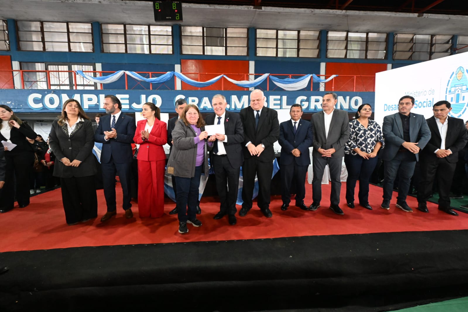 El Gobierno provincial entregó herramientas y microcréditos por $137 millones a emprendedores tucumanos