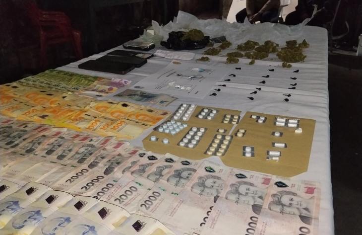 Desbaratan un kiosco de venta de drogas y detienen a tres personas