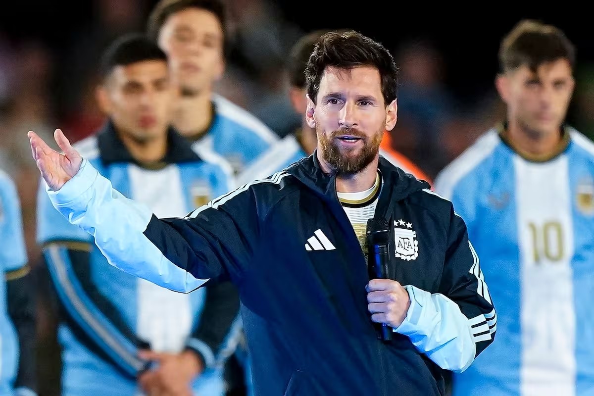 lionel-messi-en-su-despedida-jugar-en-la-XDXMAQXHRFDZZP6PDG7DIQQK2I.avif