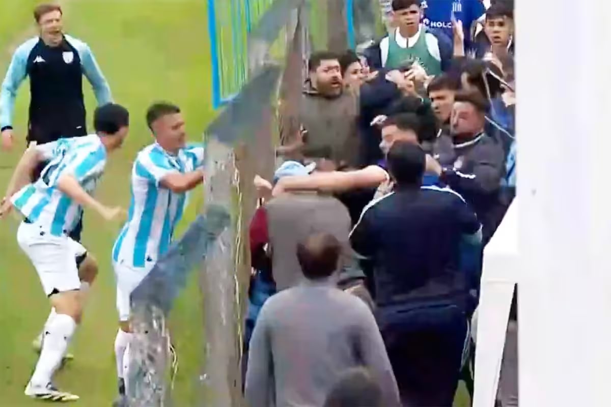 batalla-campal-en-el-partido-de-reserva-entre-LT3GWNGKMND7VFXRWH5XXJ2XZU.avif