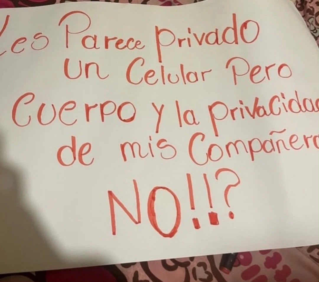 Imagen difundida en relación con el reclamo de las estudiantes