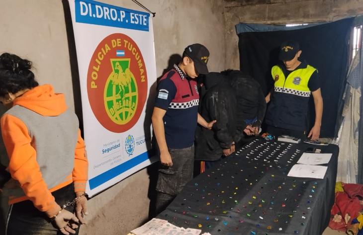 Desarticulan un kiosco de venta de drogas y demoran a tres personas