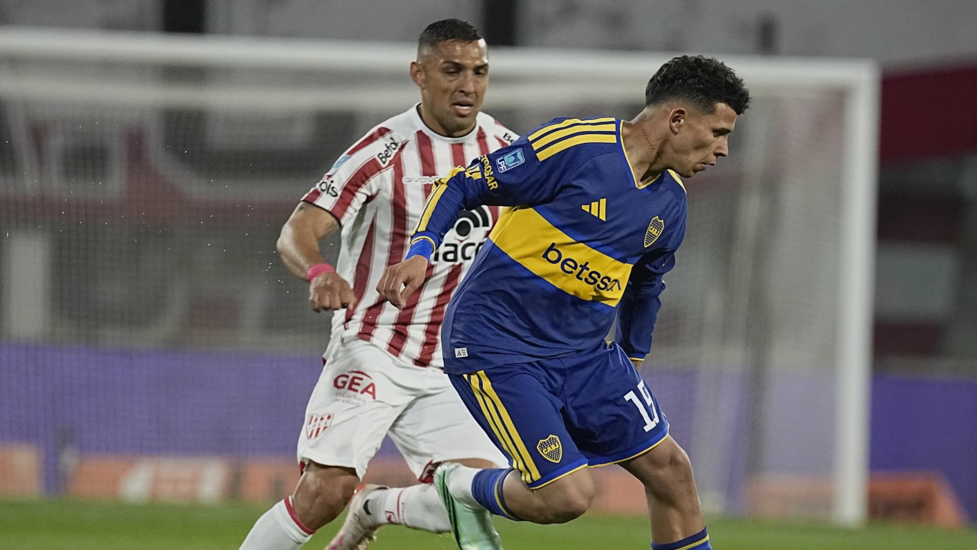 Boca rescató un punto en el Kempes, pero se llevó la inquietud por Paredes antes de la Sudamericana