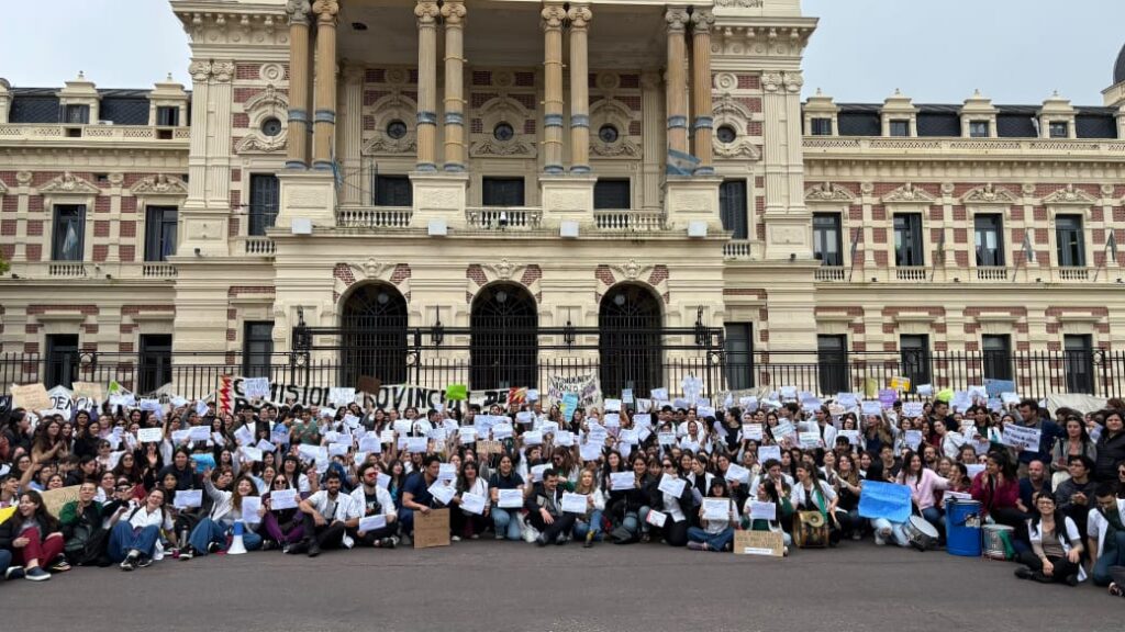 Médicos cuestionaron la gestión de Axel Kicillof: denuncian que ganan $ 6.000 por hora en los hospitales 