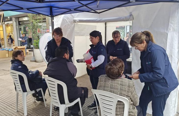 Campaña sanitaria: acercan servicios gratuitos de inmunización a la peatonal Muñecas
