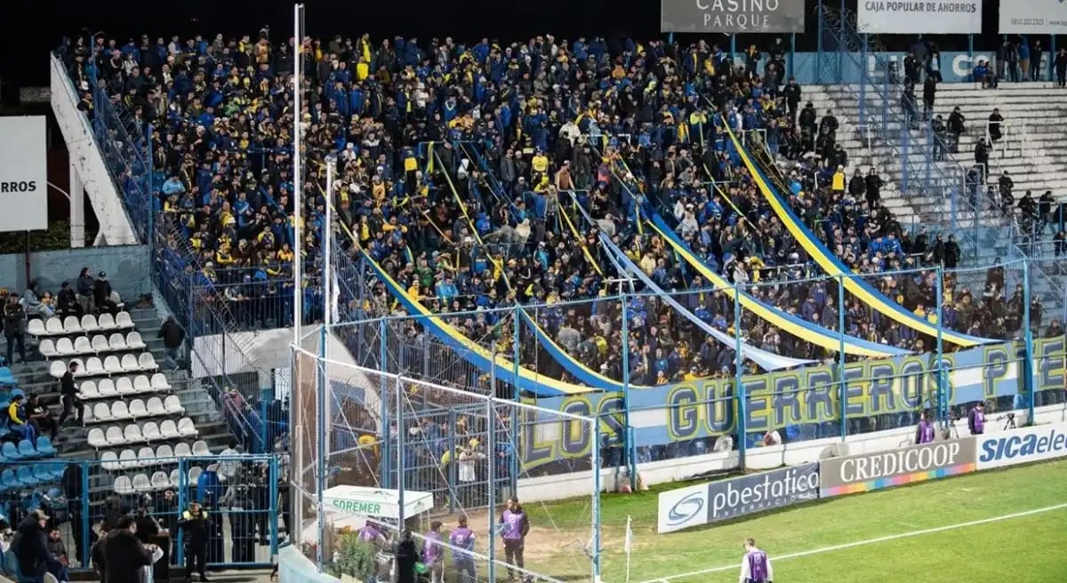 1200x656_antecedente-hinchas-rosario-central-coparon-tribuna-visitante-monumental-jose-fierro-durante-partido-disputado-2025-1157668-215002.webp