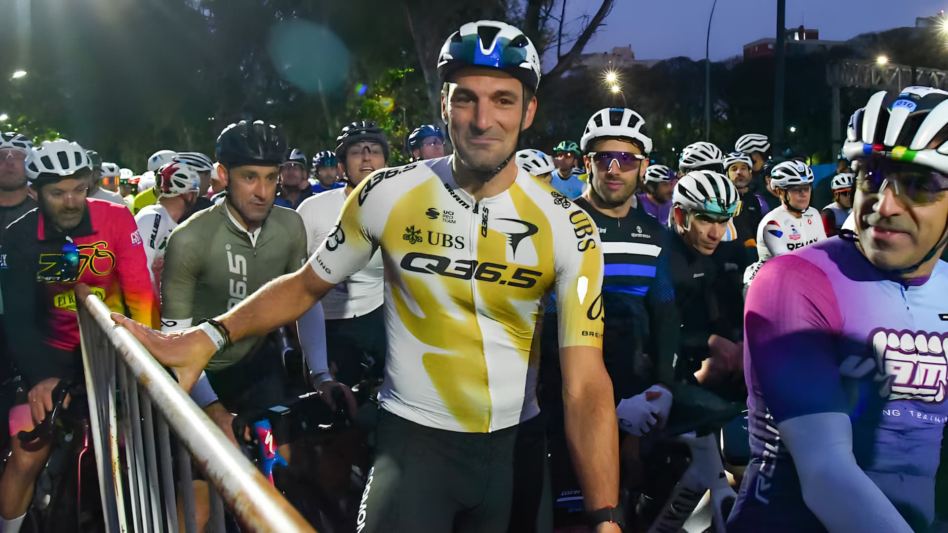 Scaloni cambió el banco por el pedal: completó el Gran Fondo Buenos Aires en poco más de tres horas