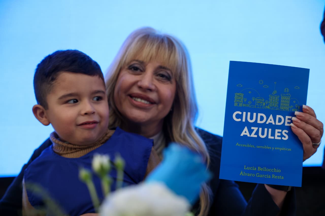 Chahla planteó el desafío de construir una ciudad más inclusiva durante la presentación del libro “Ciudades Azules”