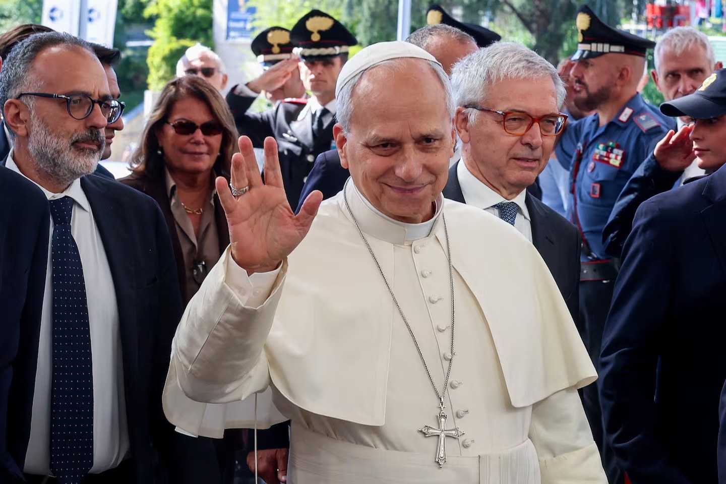 El papa León XIV fue operado con éxito de un nódulo pulmonar y ya regresó a su habitación