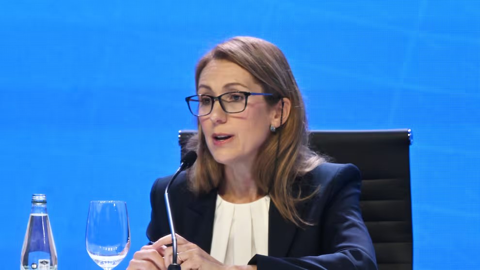Debut tucumano en el FMI: Tenreyro pidió recomponer el espacio fiscal y anticipó que el boom de la IA "se disipará"