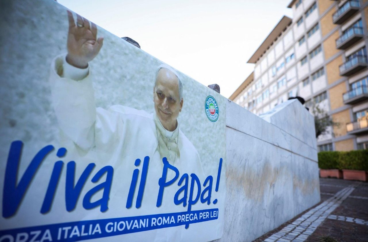 El papa León XIV evoluciona favorablemente tras la operación: se levantó, desayunó y los estudios médicos dieron buenos resultados
