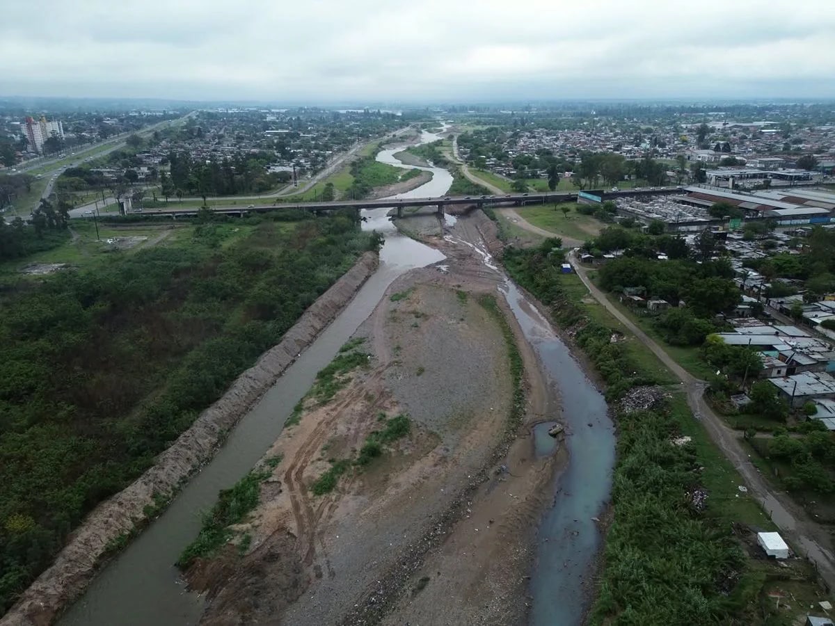 Contaminación fecal en el Río Salí: el Gobierno provincial responsabilizó a la paralización de la obra pública nacional