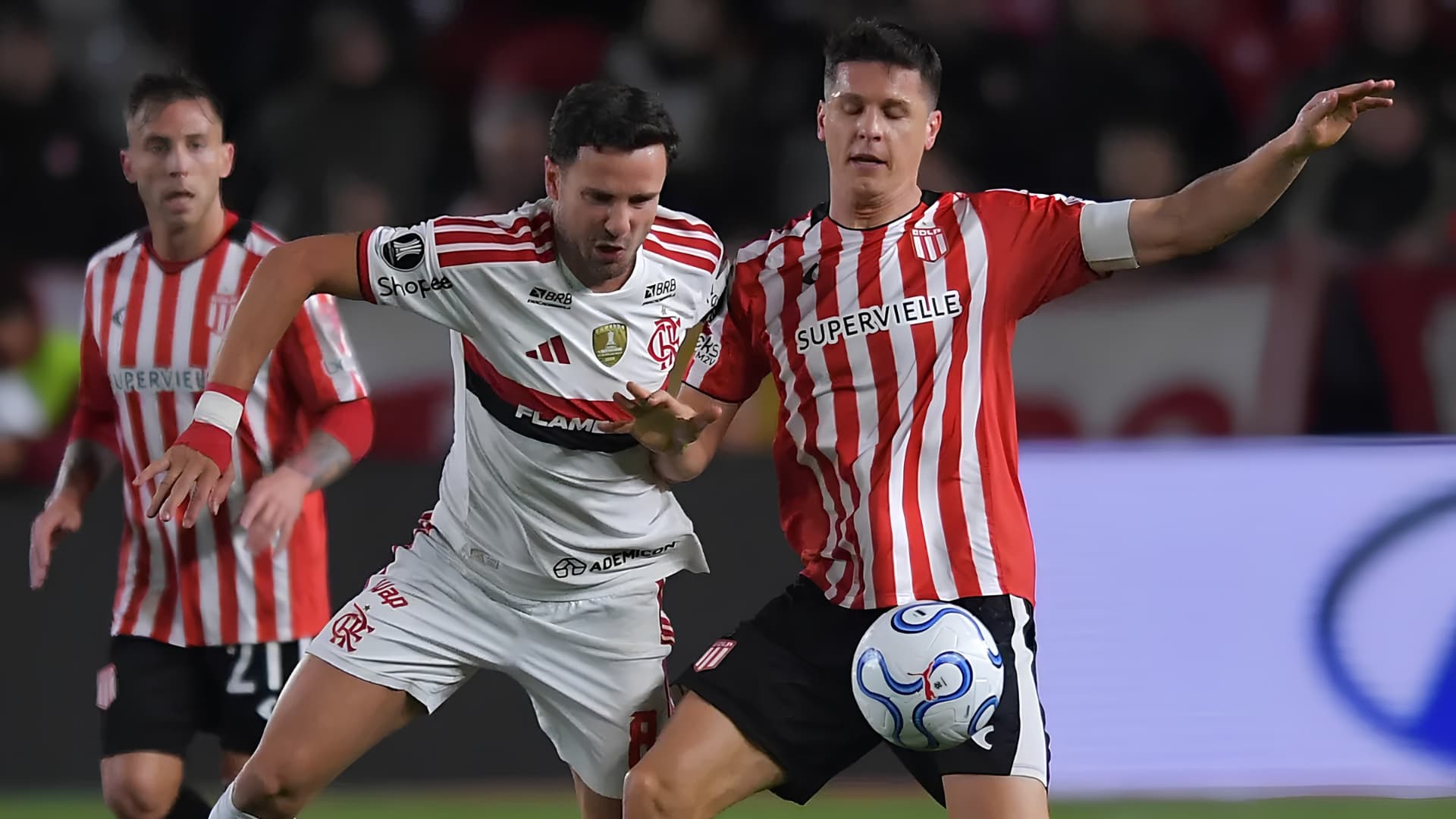 Estudiantes aguantó al campeón: 0-0 con Flamengo en La Plata y definición en el Maracaná