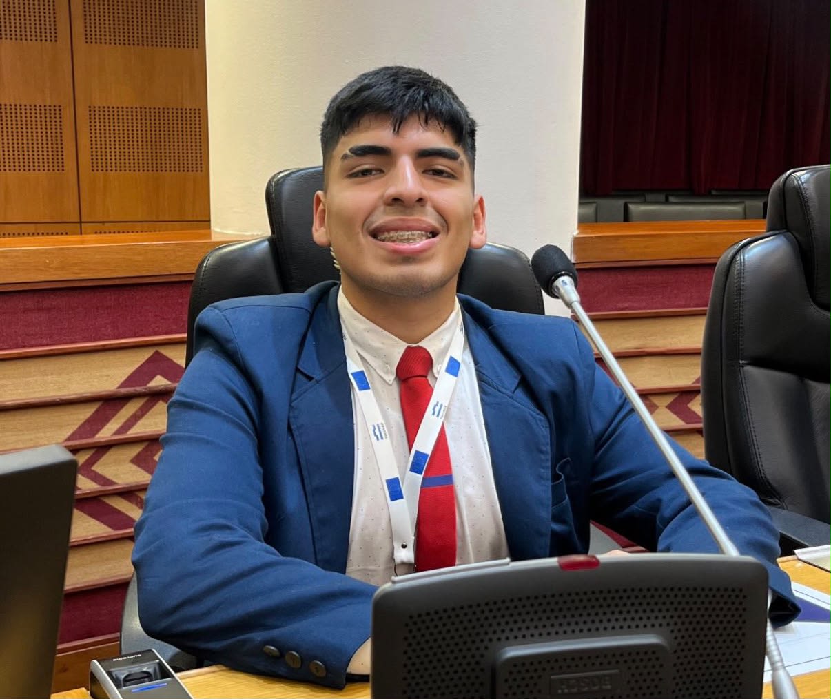 Un estudiante tucumano ganó un prestigioso premio por su investigación sobre el rol de la inteligencia artificial en las guerras
