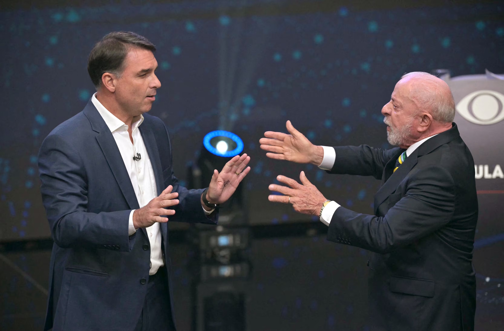 Luiz Inácio ‘Lula’ da Silva y Flávio Bolsonaro intercambiaron acusaciones de corrupción y vínculos criminales a una semana del balotaje