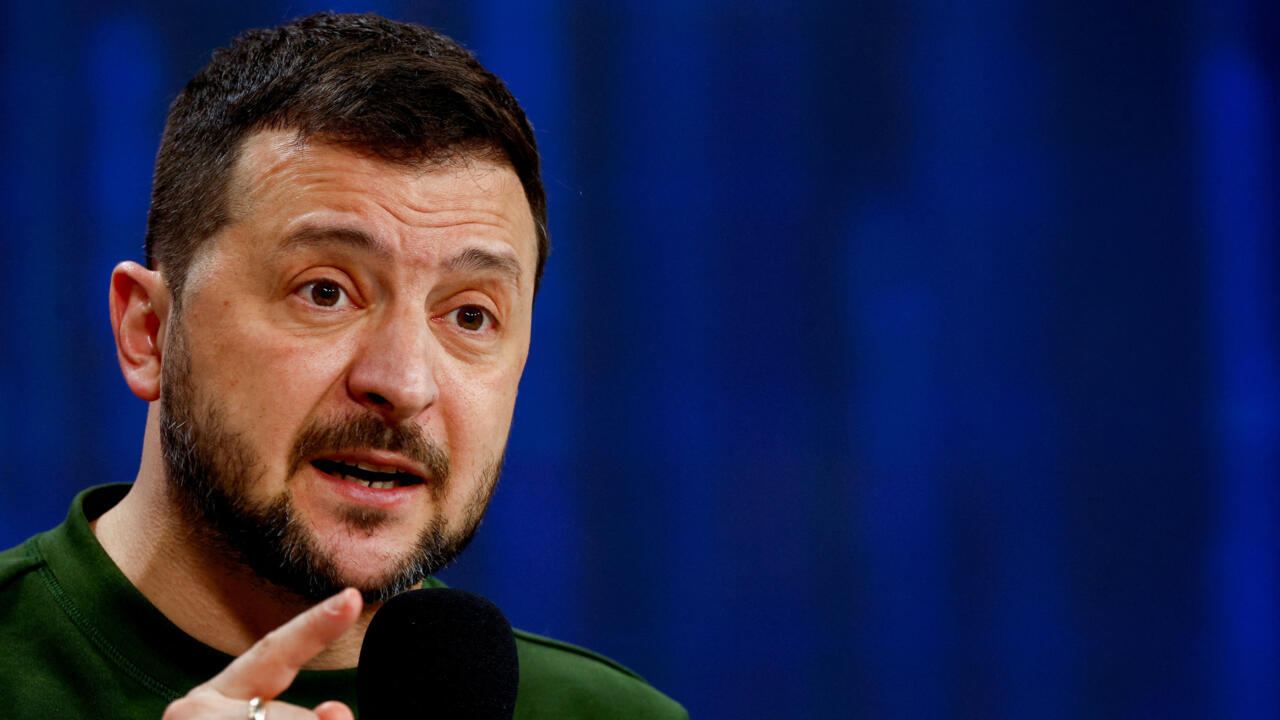 Volodímir Zelenski advirtió que sería un error histórico una alianza entre Estados Unidos y Rusia