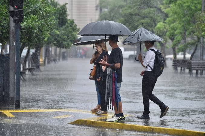 Anticipan un inicio de semana con lloviznas matutinas y un posterior ascenso de la temperatura