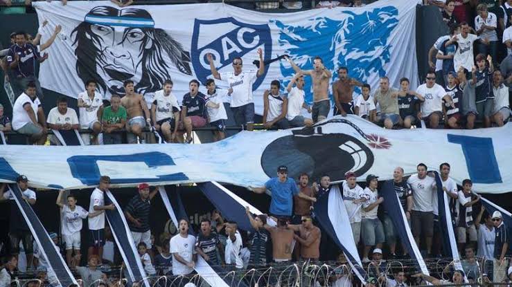 Con el descenso a tres puntos, la barra de Quilmes irrumpió en el entrenamiento antes de medirse con San Martín