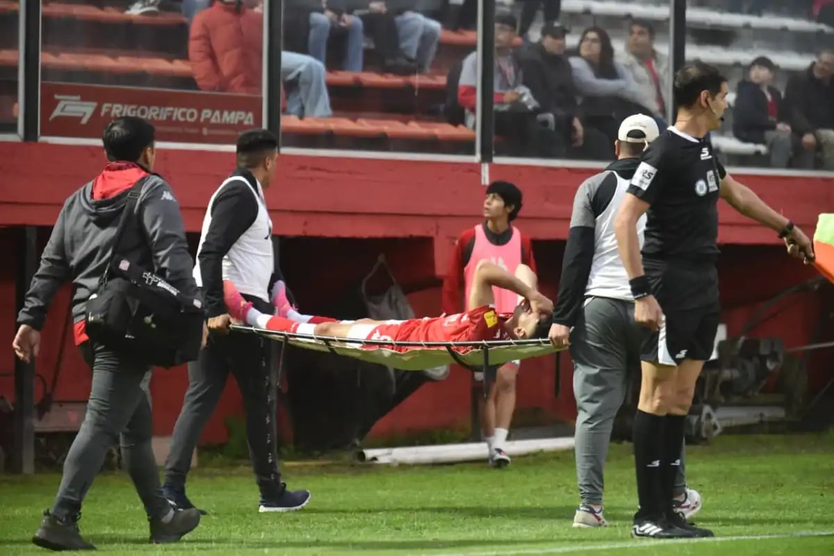 1200x800_dolor-mauro-veron-se-habia-retirado-camilla-diagnostico-confirmo-lo-se-temia-rotura-ligamentos-1158742-194016.webp