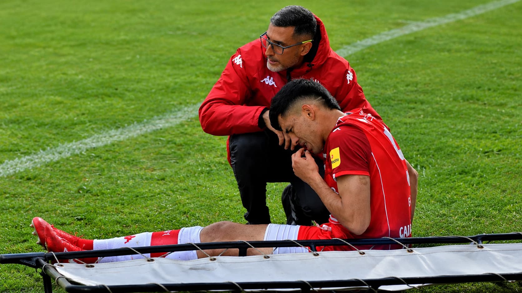 Verón, fuera de la recta final: la rotura de ligamentos de su rodilla lo margina ocho meses
