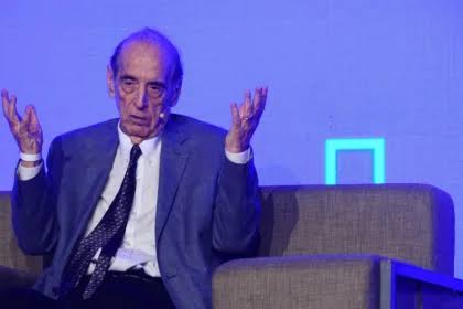 Arriazu cuestionó la compra de reservas del BCRA y advirtió que frena el crecimiento